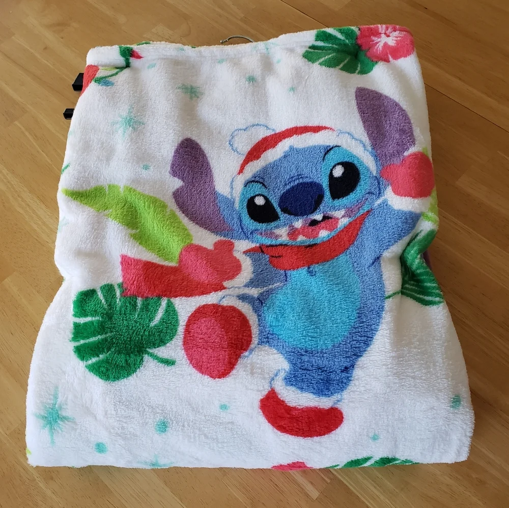 Disney Stitch With Mittens Winter Christmas Santa Hat Throw Blanket 50x70 NWT